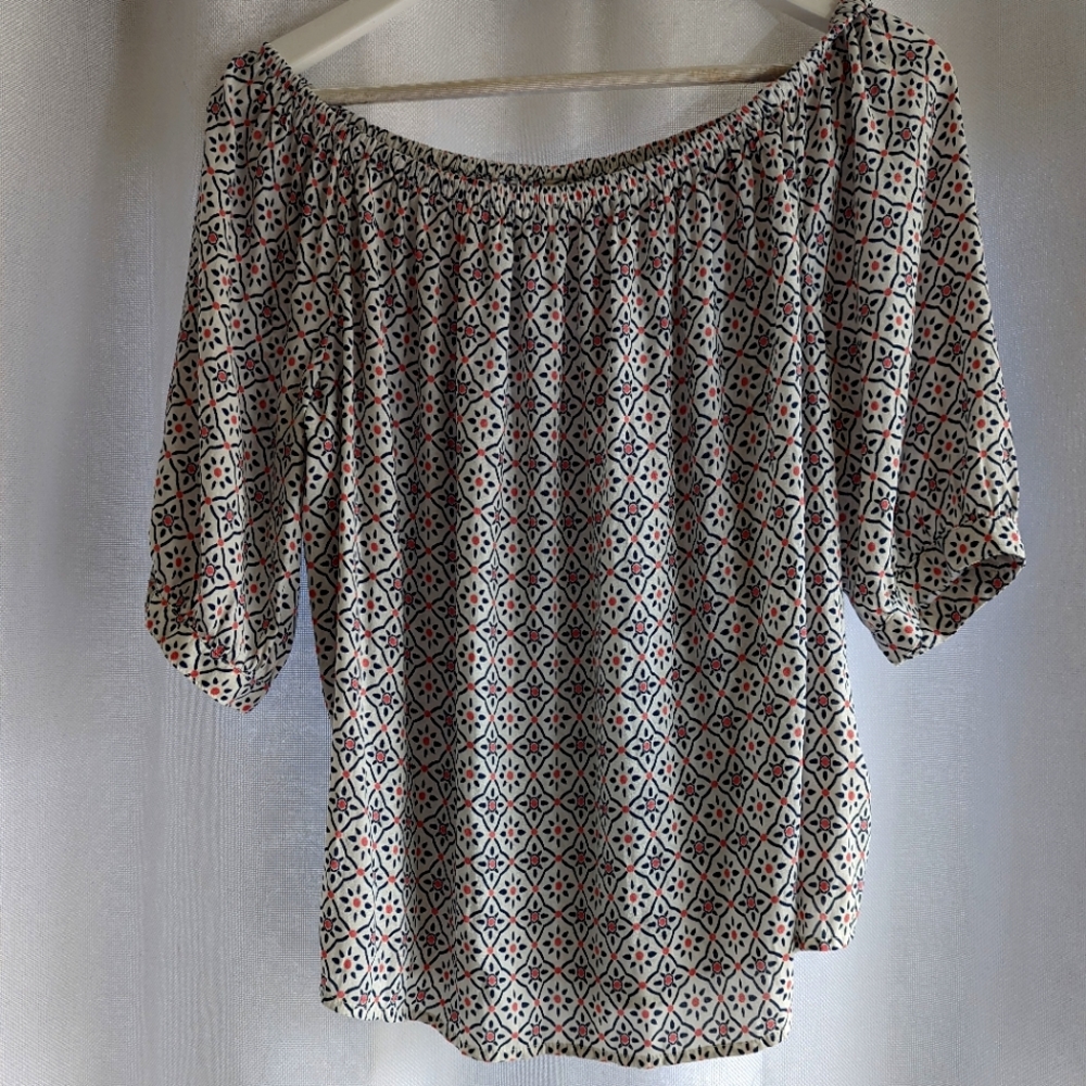Gap off the shoulder shirt